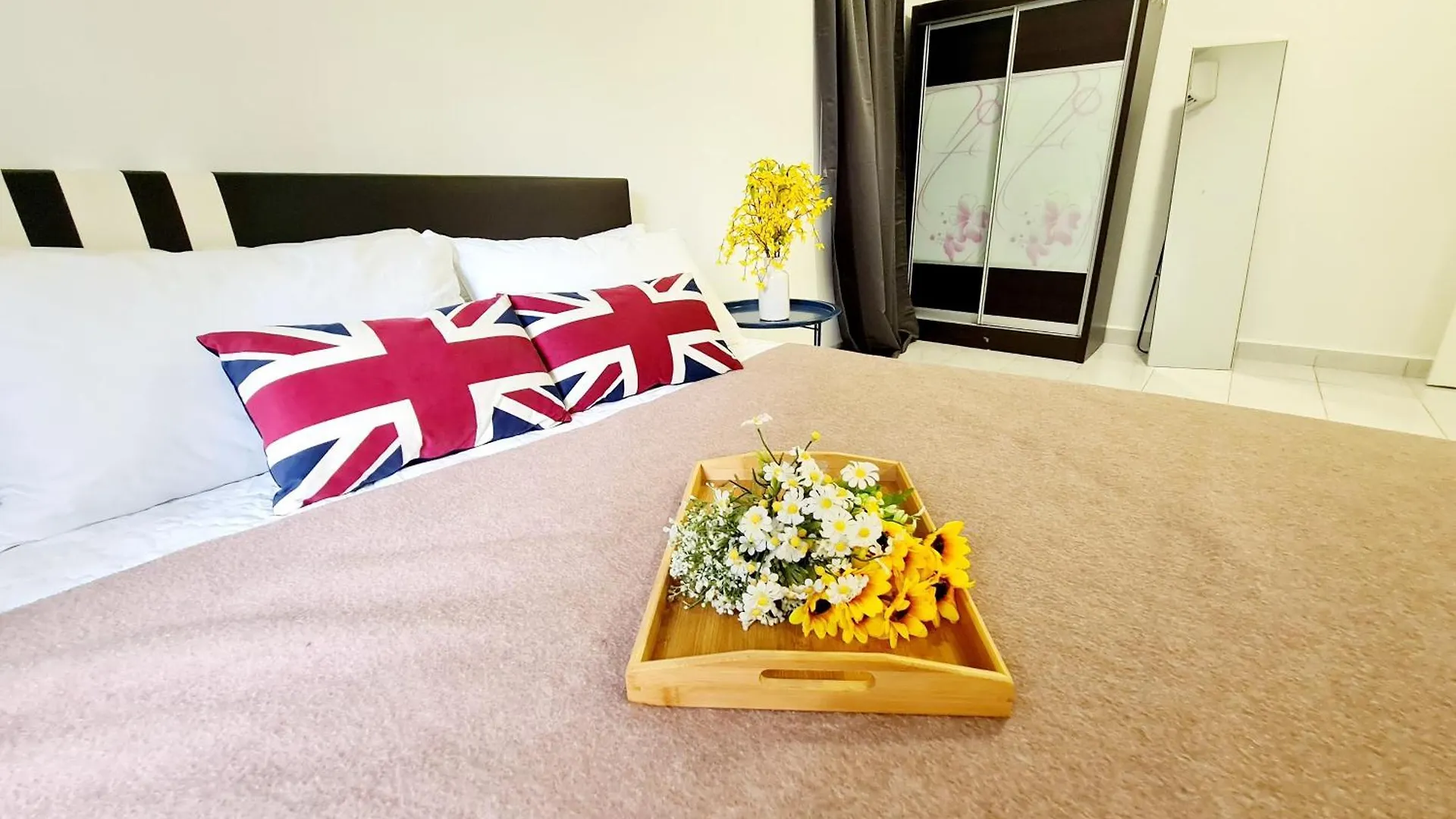 9 Guest 3 Room Sri Petaling Night Market Bkt Jalil Pavilion Jalil Stadium Sport Center Imu Tbs Station Kuala Lumpur 0*,